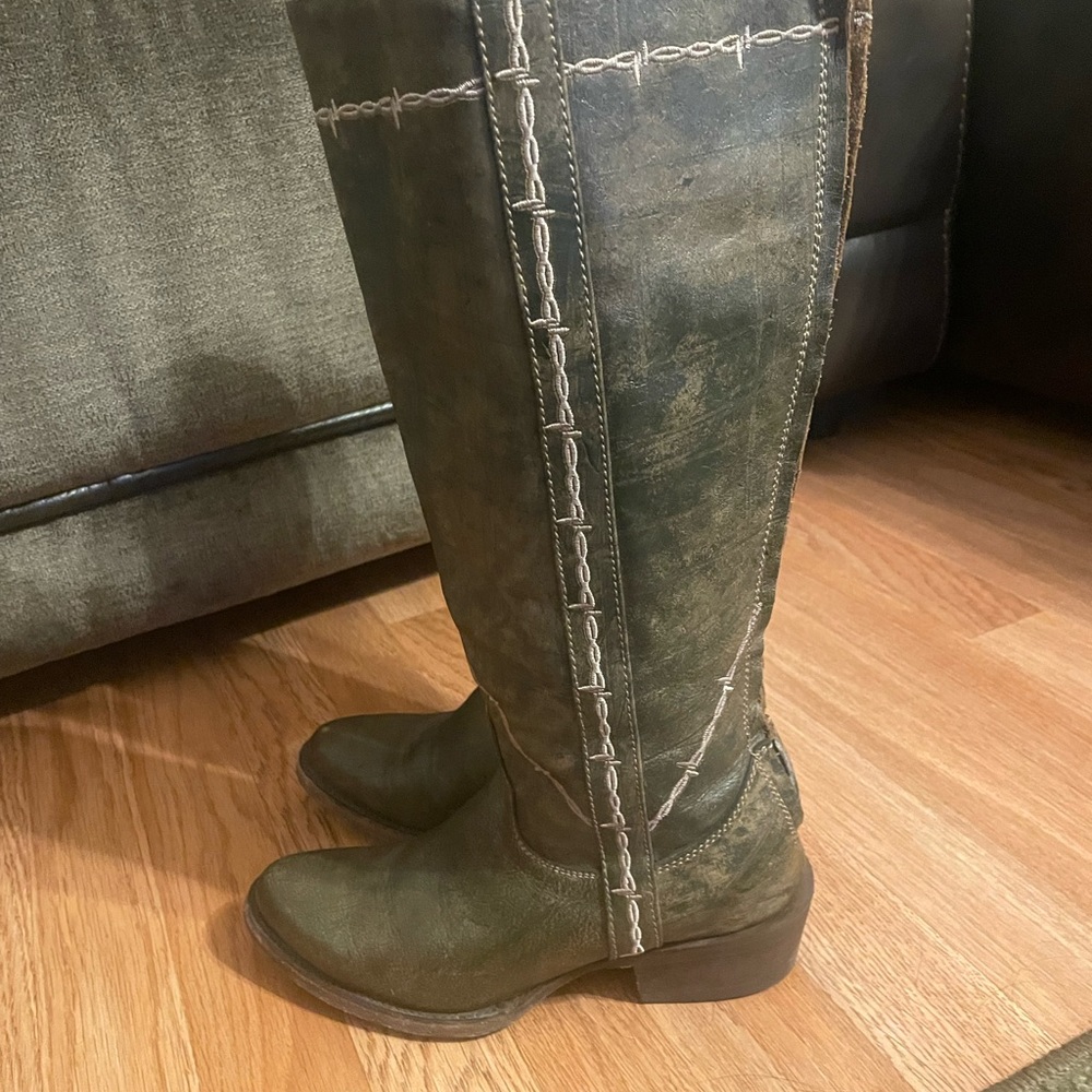 Knee high women brown leather western boots size 8